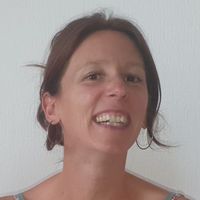 Petit logement en bas de villa au cœur du village  Entièrement refait à neuf  Toutes commodités