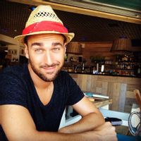 Maison familiale au vert à 10 min de Bordeaux, jardin luxuriant et parc au bord de la maison