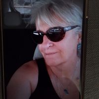 Rez-de-chaussée de maison avec terrasse,place de parking, extérieur privés,dans une impasse.