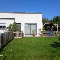 La maison de MICHEL est en pays de Cornouaille et tout près du GR 34. L'espace vert qui entour la maison est en bordure de forêt Un espace de vie de plain-pied agréable qui comprend une volière et un jardin pour lesquels il sera demandé un petit service pendant votre séjour.
