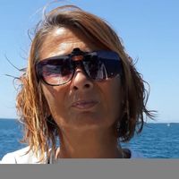 La maison de Brigitte se situe dans une station balnéaire vivant qui comprends des plages, des clubs,  bar, restaurants, et des boutiques,  elle regorge d'attractions familiales  comme le parc aquatique aqualand , le musée de l'éphébe ainsi que le châteaux laurens .station vivante  l'été et plus calme en fin de saison pour ceux recherche le calme.