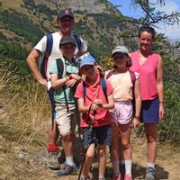 Maison récente, ensoleillée et au calme. Proche campagne, mer (3 km) et centre ville (2km).