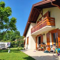 Maison calme au pied des montagnes