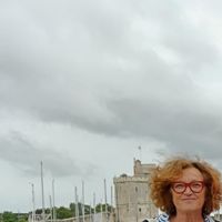 A30 mn à pied du centre de Bordeaux avec parking, tram à 200 mètres.