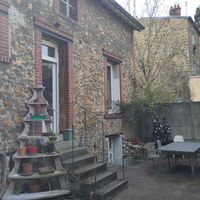 Jolie maison avec jardin, quartier calme, à proximité commerces et transports (accès 10 min Paris)