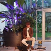 Une maison chaleureuse dans un quartier calme.