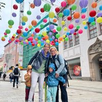 Bonita casa con jardín, acogedora, amplia y luminosa.