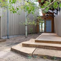 Modern architect award winning home in Paradise Valley, MT