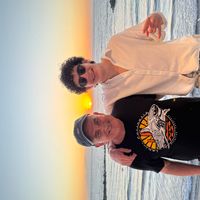 La maison de Esteban et Xav, billard, terrain de pétanques et géant jacuzzi