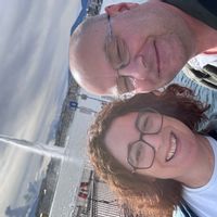 La maison de Estelle Au pied de la cité de Carcassonne. Dans une rue semi piétonne avec commerces .