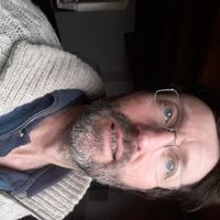 Petite maison indépendante près de notre domicile . Chambre avec  salle de bain et terasse privée. 