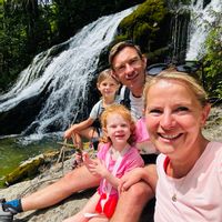 Maison familiale avec piscine à Annecy, au pied de la montagne dans un environnement calme.