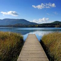 Fantástica casa con piscina, en un pueblo con lago, a 20min de Girona y 40min de la Costa Brava.