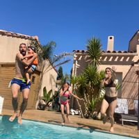 La maison d’Anaïs et Rémi, entre mer et traditions, offre calme, piscine et esprit de famille