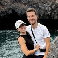 Appartement de Sidolina et Romain, vivant et confortable avec une place de parking et accès piscine.