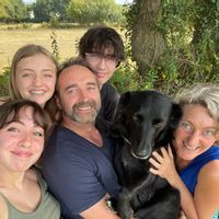 Maison bretonne au chœur d'une ferme biologique entre terre et mer près de Brest