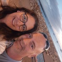 Maison en bois, isolée en paille, lumineuse, décor nature, avec piscine et spa.