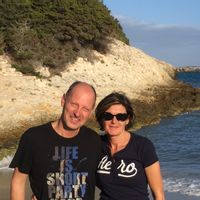 La maison de Sophie est facile à vivre avec deux entrées indépendantes, terrasse avec la mer à pied.