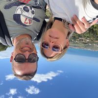 La maison de David et Caroline est une jolie maison moderne proche de la mer des commerces.