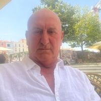 Villa neuve dans village médiéval avec piscine / jardin et parking privé