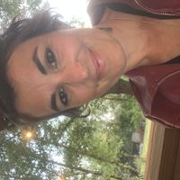 La maison de Cécile Appartement dans une demeure magnifique située dans un endroit arboré.