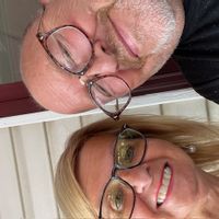 Maison de Nicole et Guy située dans la forêt, secteur du Mont Hereford, avec passerelle et cascade!