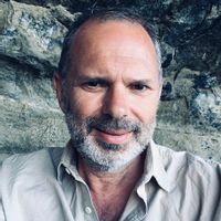 Une ancienne grange rénovée avec un patio et une terrasse avec SPA, confort 3 Ch et 2 sdb au calme