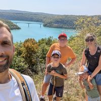 Maison de vacance spacieuse en pierre proche lacs et montagnes