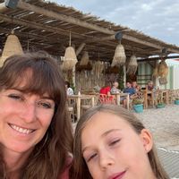 Sous le figuier,  vue sur le Luberon