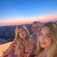 Charmant chalet sur le bord d’un lac en Outaouais. Vue imprenable sur le lac et couchers de soleil.