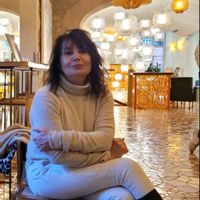 Studio les pieds dans l'eau  dans l 'eau au coeur  d'un village de pêcheur en Sicile.