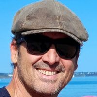 La maison Enezene est en vieille pierre, toute neuve à l'intérieur avec un aperçu mer de l'étage