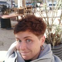 Petit appartement dans un vieux mas, à 10 minutes à vélo du village.