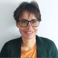 2 terrasses l'une vue Canigou, dans un quartier très tranquille au dessus d'une petite rivière.