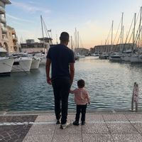 Appartement 2 chambres près de Nîmes. Résidence sécurisée, parking, Wi-Fi. Famille de 4, été 2026.