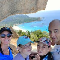 Maison agréable et lumineuse, dans un quartier très calme, à 5 minutes de l'océan et des plages.