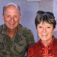 La maison de Brigitte est située en centre ville en pleine nature bordée de jardins boisés sans rues