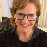 Modern House in Private Golf Community with Pools