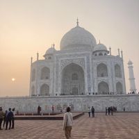 Petite maison entourée de nature