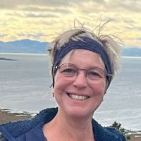 La maison de Isabelle et Pierre est située dans un village à 10 minutes de différents magasins.