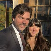 Maison familiale lumineuse, terrain double, piscine, à proximité de sentiers de marche/ski et parc.