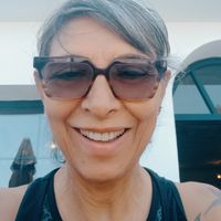 La casa está en una parcela familiar de 2000 m2. Donde hay otras casas. Su nombre es: Los 13