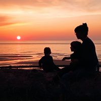 Maison japonaise avec vue sur la forêt