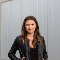 Modern + Bright 2BDRM Private Suite Near Trails, Shopping & Waterfront; 10min Transit to Downtown