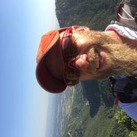 Villa d’architecte construite en 2024/2025, très confortable dans un jardin arboré.