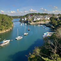 Jolie maison récente , 4 pers ,  jardin clos arboré , les courses et le port à pied .