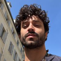 Bright apartment in central São Paulo, near modernist icons, creative vibe, bars, and restaurants.