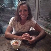 Bungalow lumineux avec vue sur les montagnes.