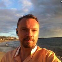 Amazing apartment with electric car, jacuzzi, sauna, barbaqoa, piano and hifi music equipment.