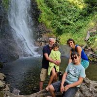 Chez Elise, Cyril, Basile et Paul